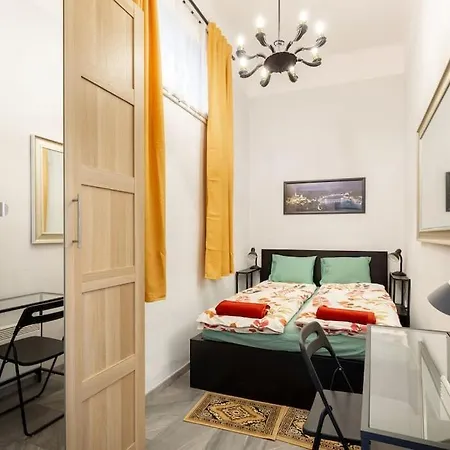 Kz10E Paola Apt On Kazinczy Utca Budapest Exterior photo