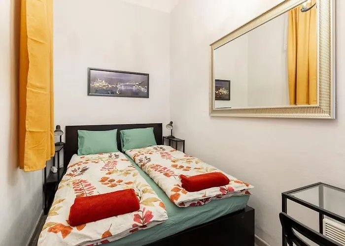 Kz10E Paola Apt On Kazinczy Utca