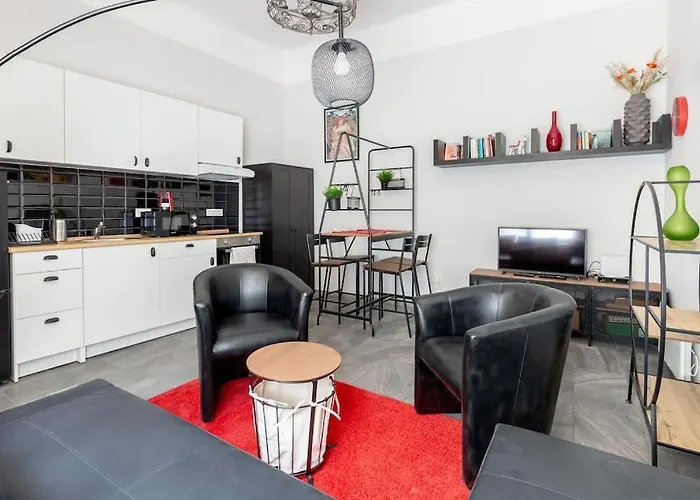 Kz10E Paola Apt On Kazinczy Utca