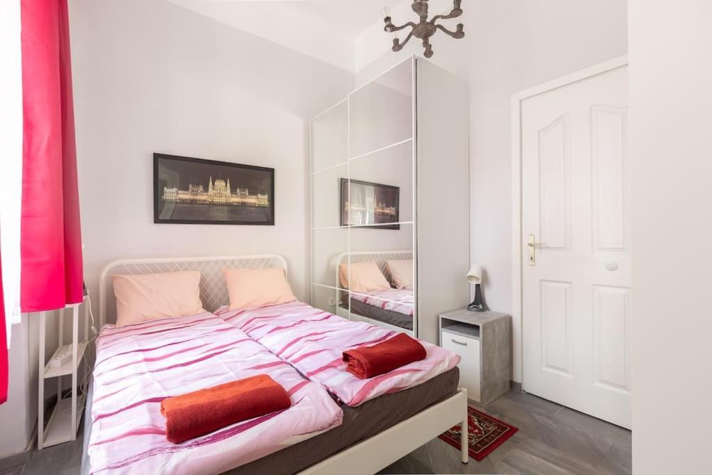 Kz10e Paola On Kazinczy Utca Apartman Budapest