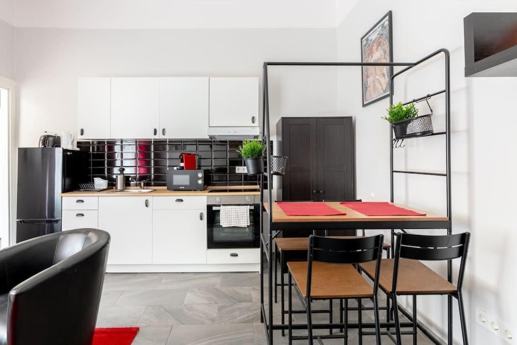 Kz10e Paola On Kazinczy Utca Apartman *