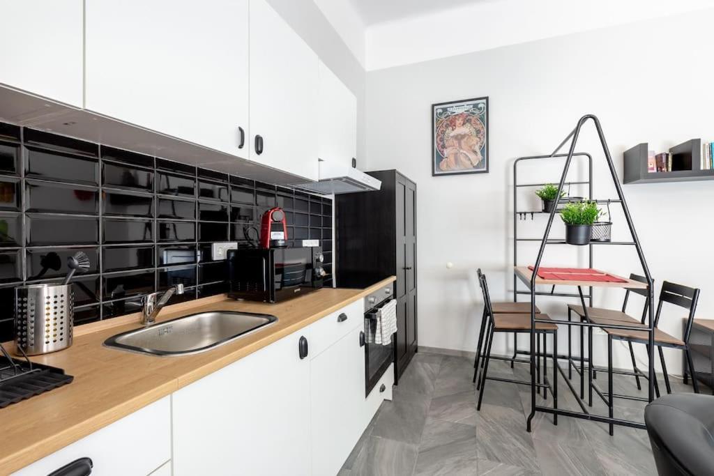 Apartman Kz10e Paola On Kazinczy Utca Budapest
